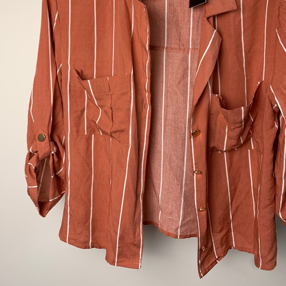 Striped shirt with gold buttons - Picture 2 of 7